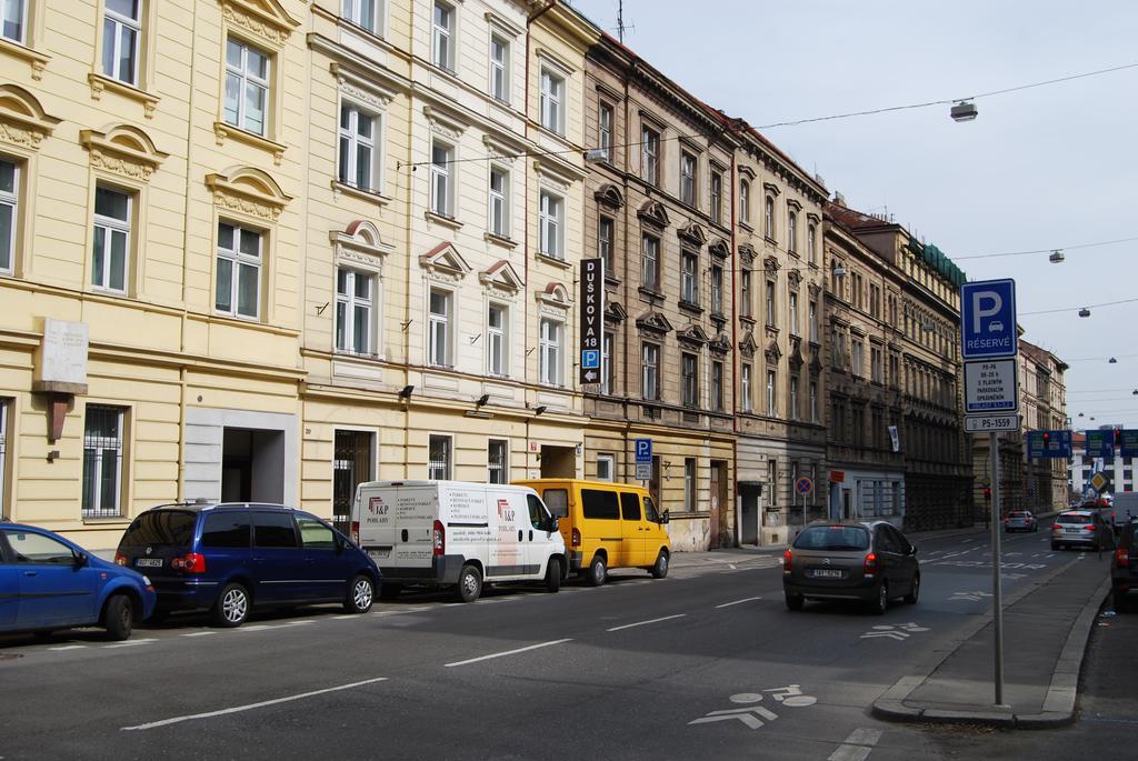 Duskova Apartments Прага Экстерьер фото