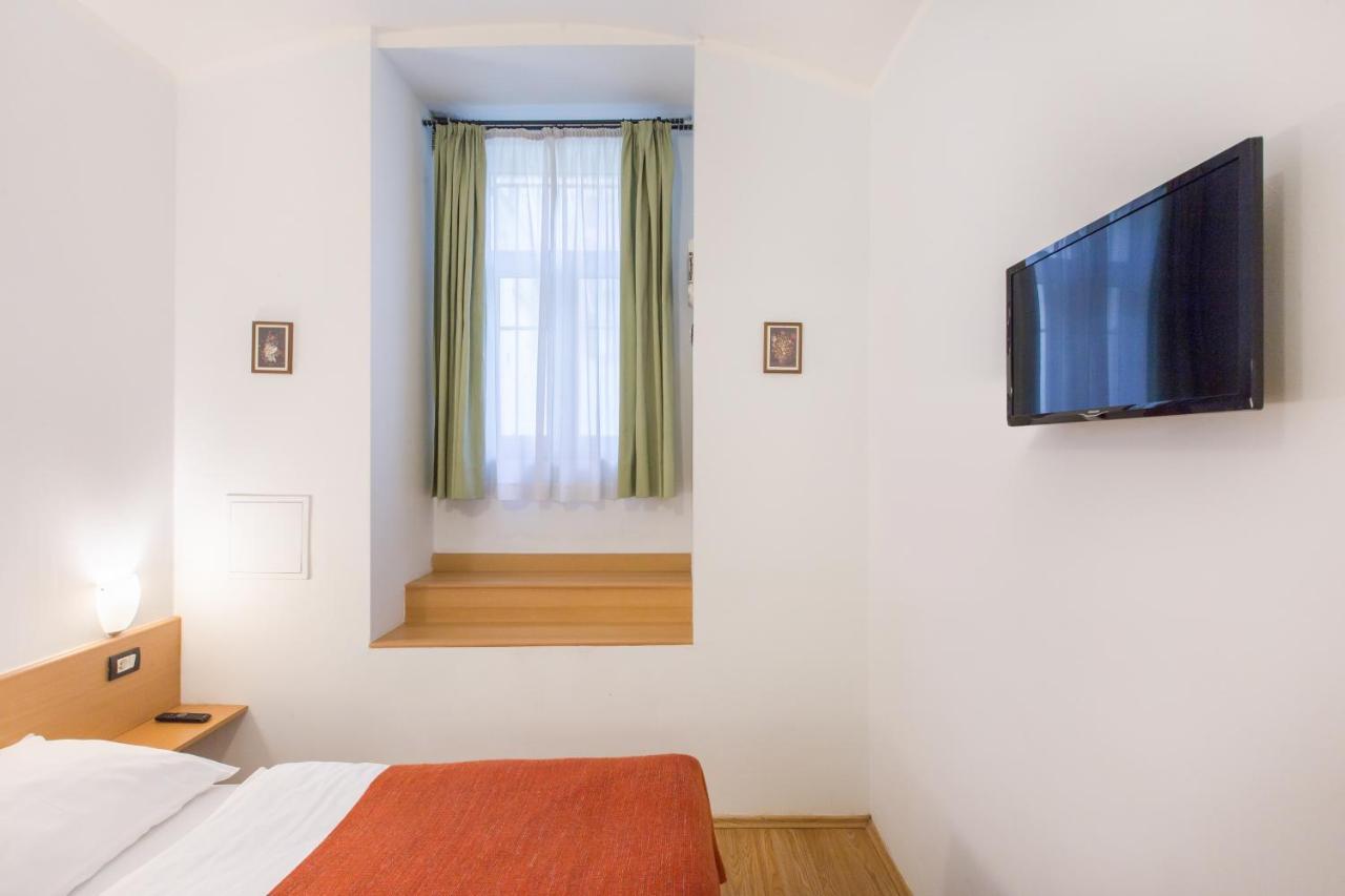 Duskova Apartments Прага Экстерьер фото