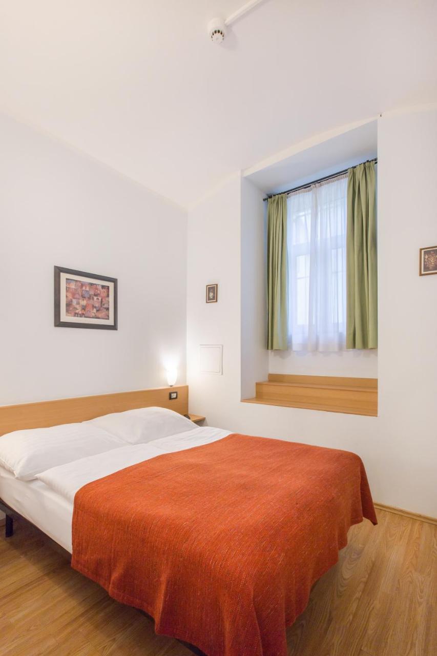 Duskova Apartments Прага Экстерьер фото