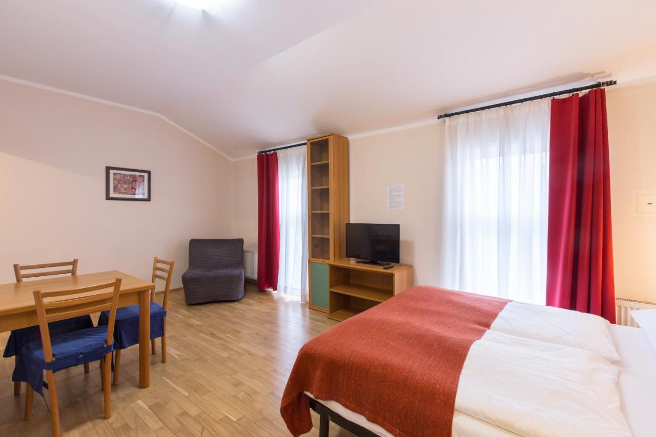 Duskova Apartments Прага Экстерьер фото